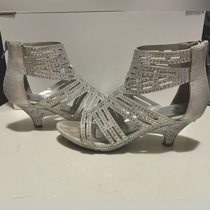 Girls Dream Pairs Low Heel Dress Pump Sandals in Silver with Rhinestones